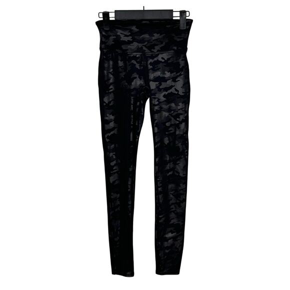SPANX Faux Leather Camo Leggings Black Camo Size Small - Picture 5 of 11